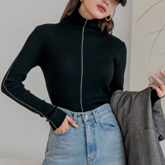 Sporty black soft knit turtleneck with white contrast piping stripe long sleeve - Picture 8 of 8